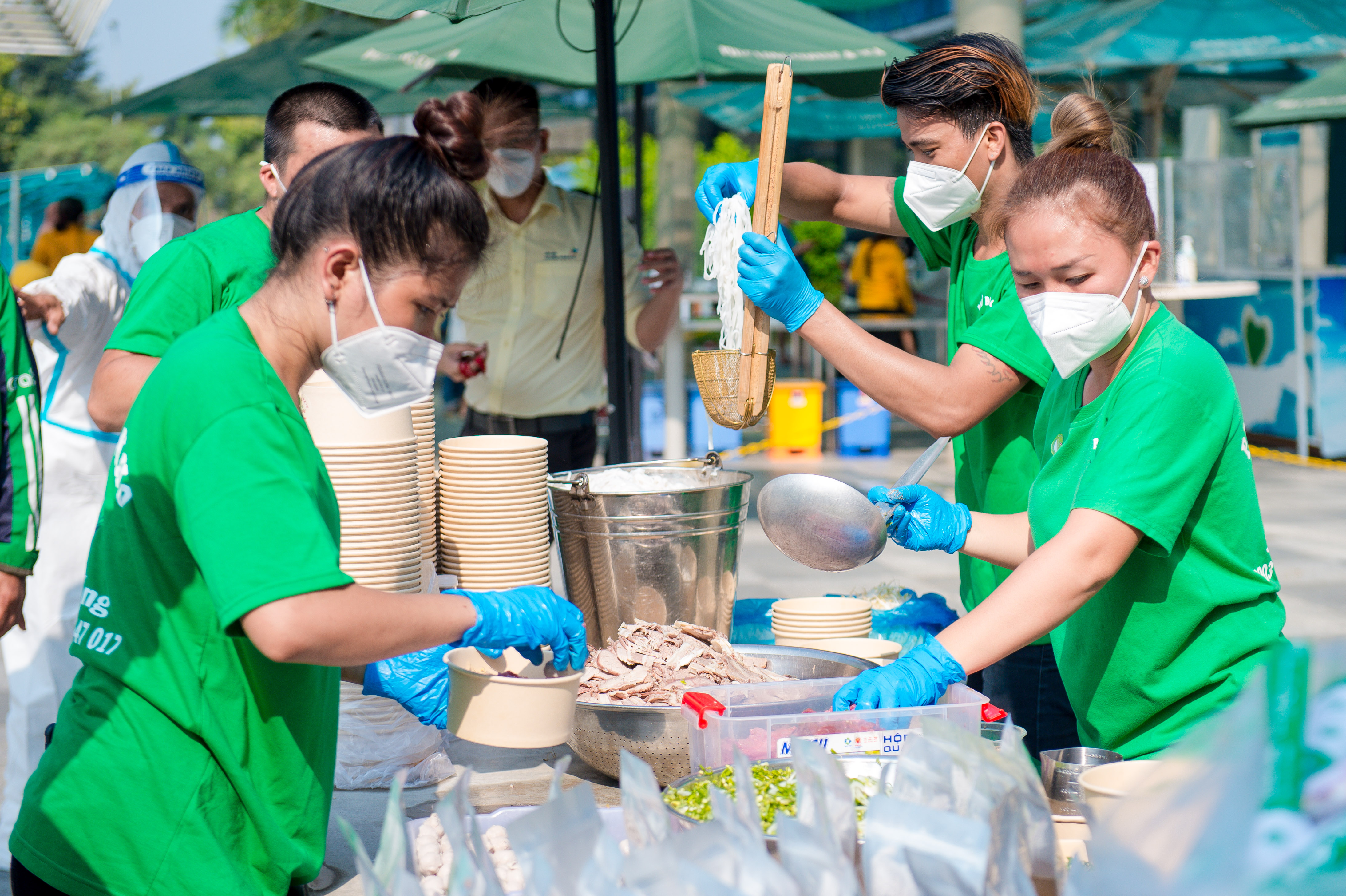 Hưng Thịnh Land cùng Báo Tuổi Trẻ mang “phở yêu thương” đến BV Nhi Đồng Thành phố